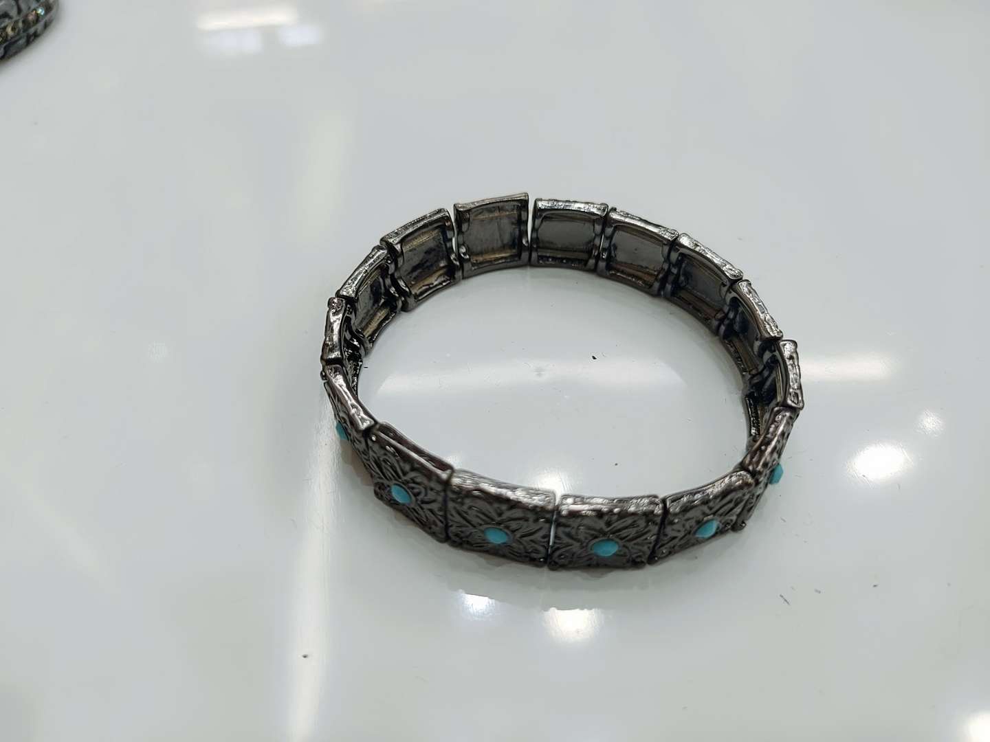 Resin diamond, simple and retro European and American style, light luxury and high-end feel, retro color bracelet, women's Instagram trendy, cold style dinner accessories Specification image