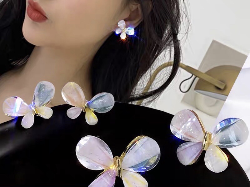 Sweet girl, cute butterfly, fashionable, simple and versatile stud earrings Application Scenario