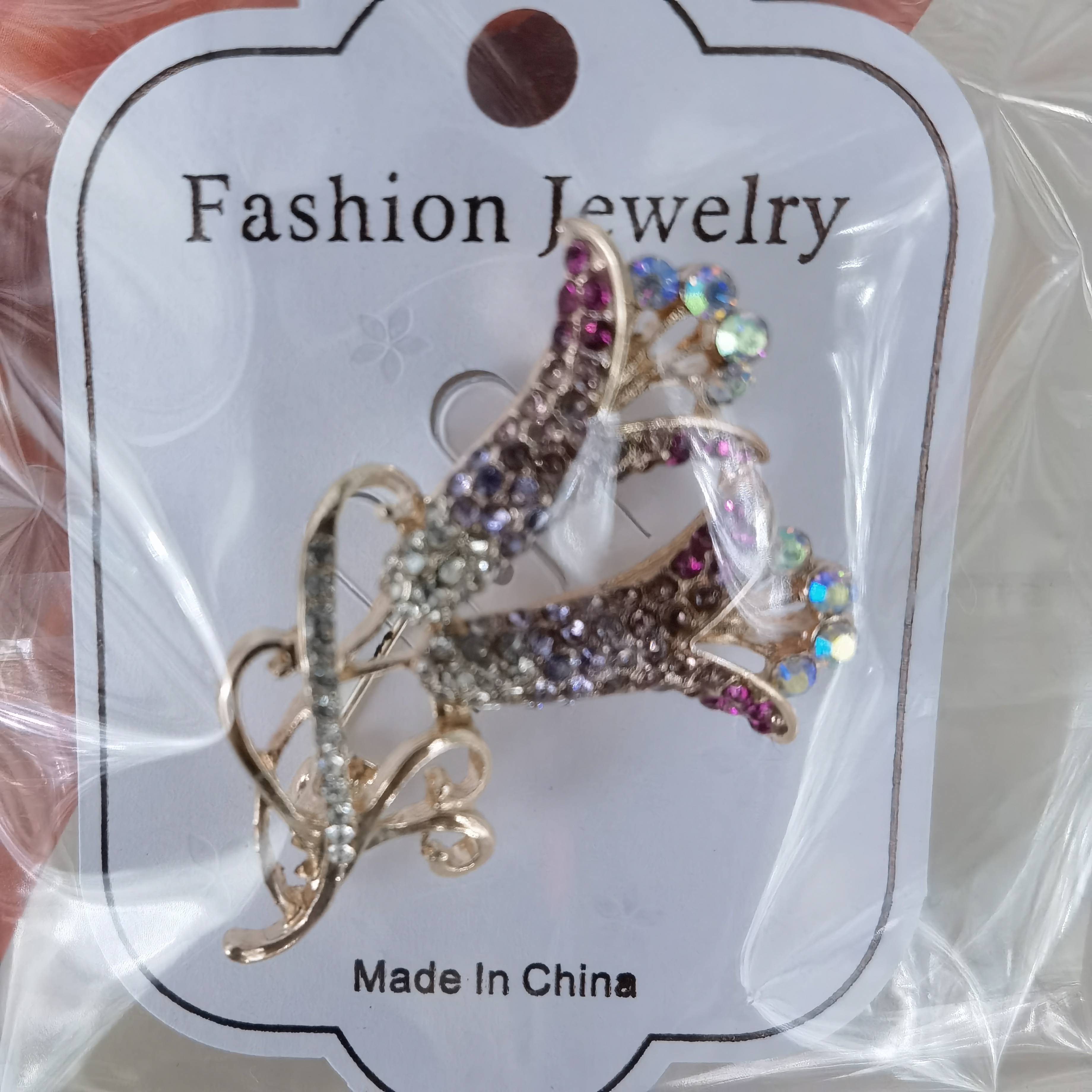 Colored diamond trumpet brooch for women