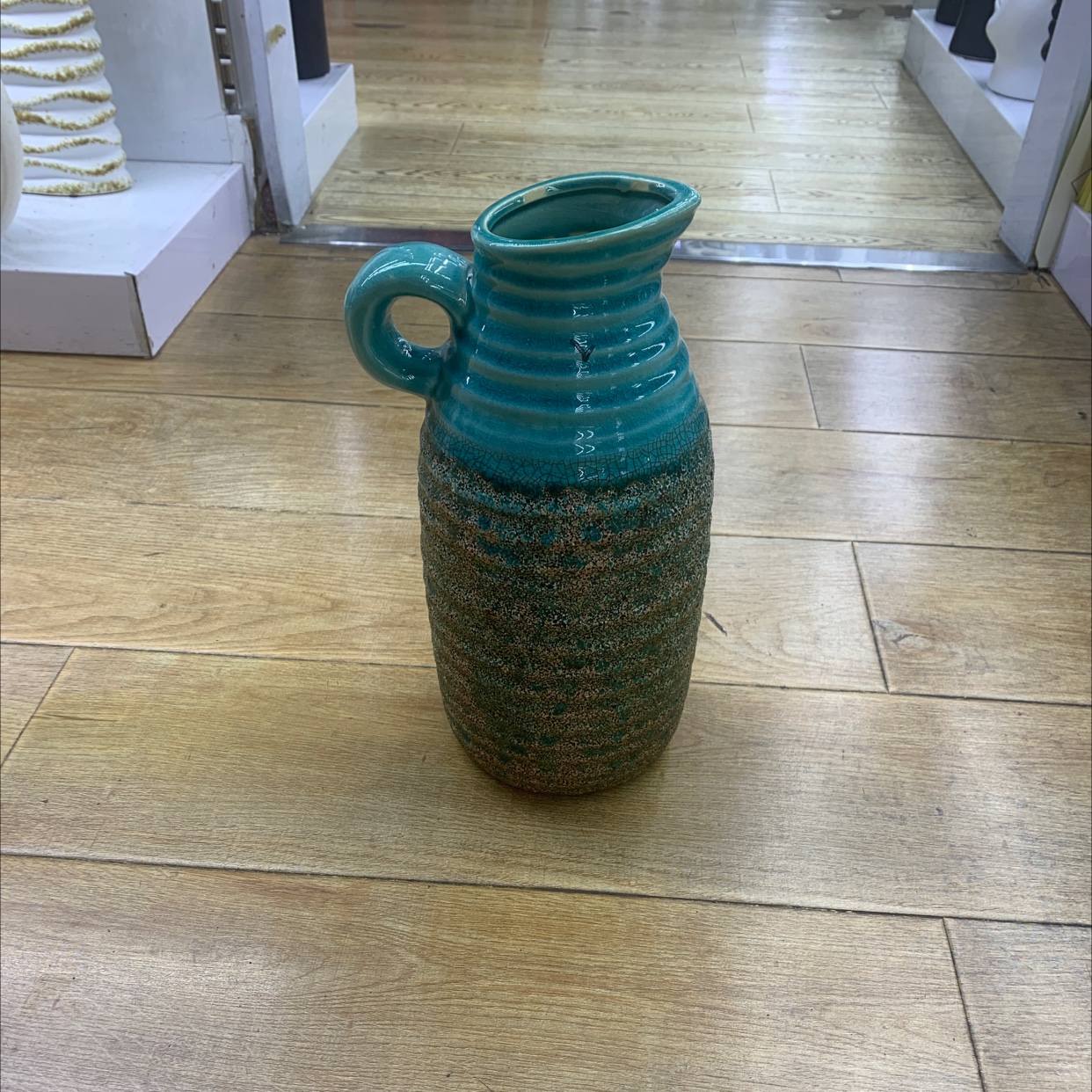 Vase with armrest 7