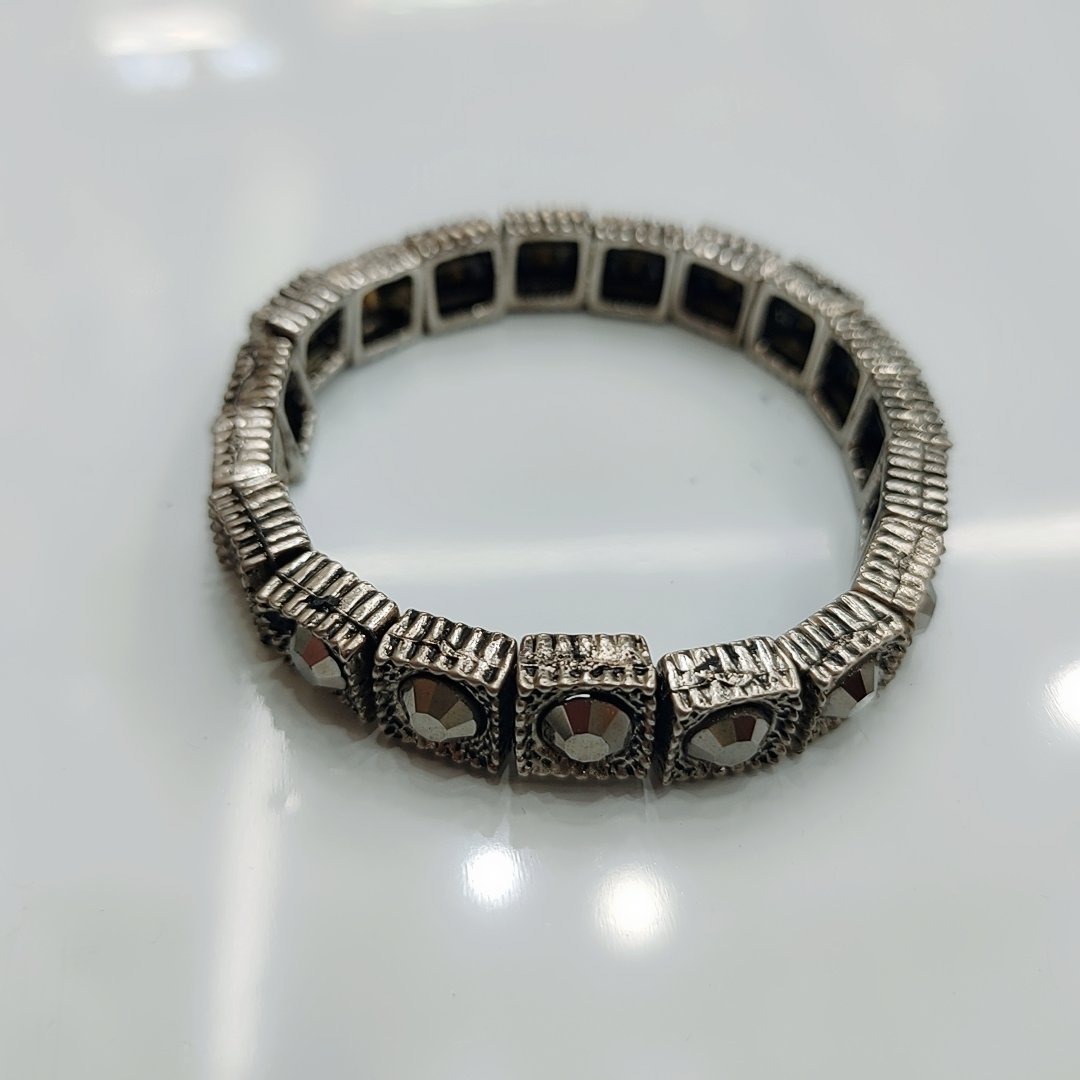 Square retro European and American, simple and retro, individual, light luxury and high-end feel, K-diamond bracelet, women's Instagram trendy, cold style dinner accessories