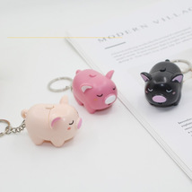 可爱小猪发声发光钥匙扣迷你小手电创意小手电led。