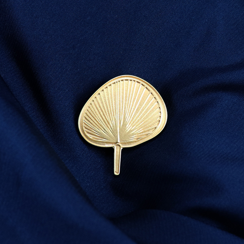 Designer's works: palm-leaf fan brooches, fan corsages, clothing accessories, brooches and ornaments details Picture