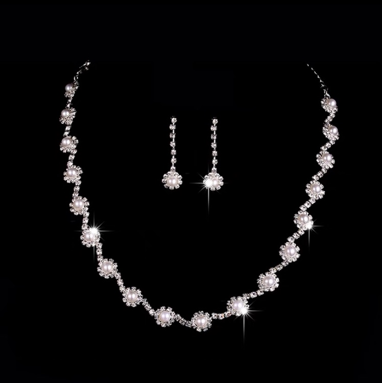 Necklace 047 pearls