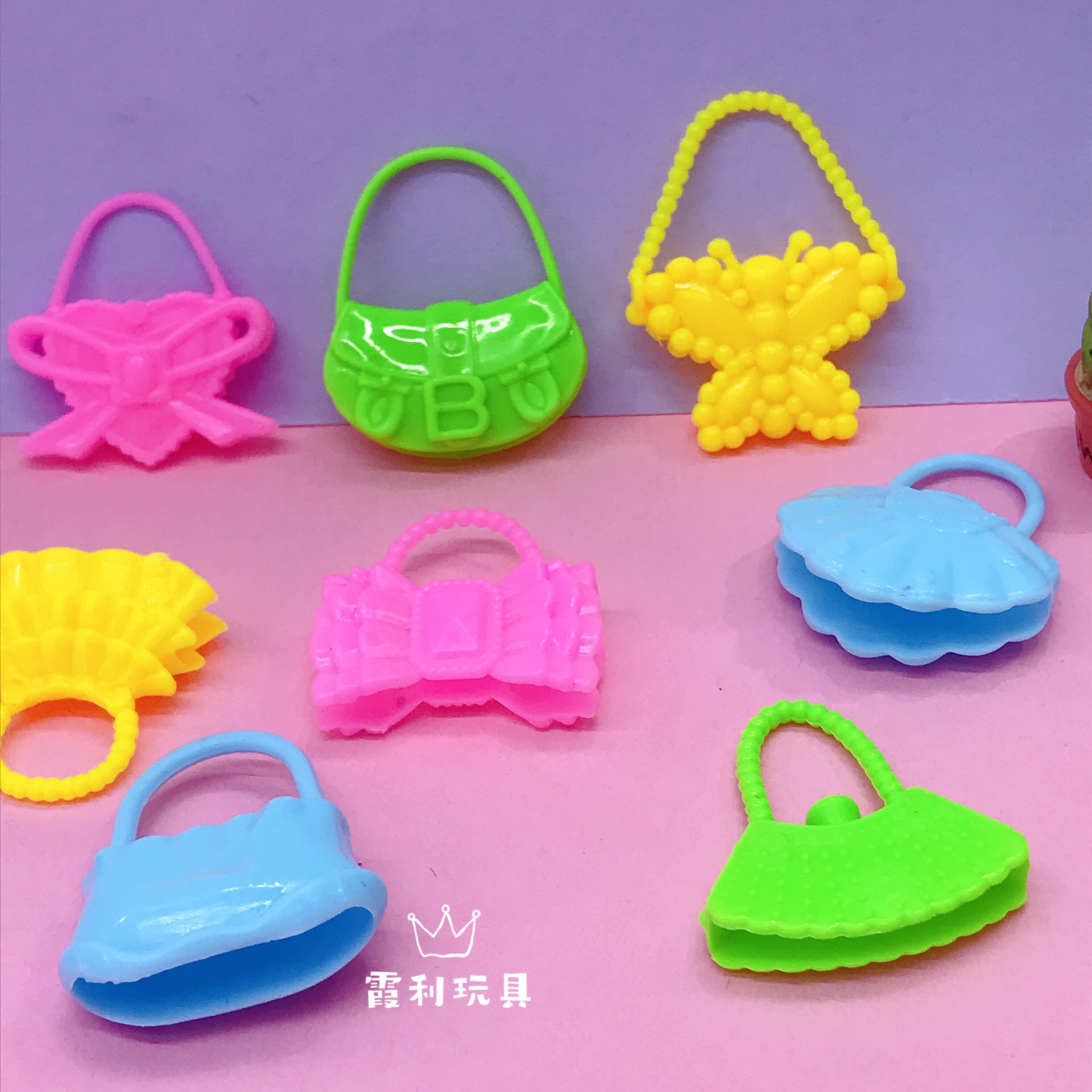 A variety of small handbags, house play toys, and gift gacha Specification image