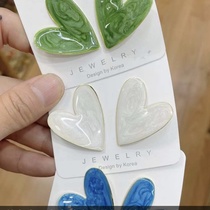 Earrings; d