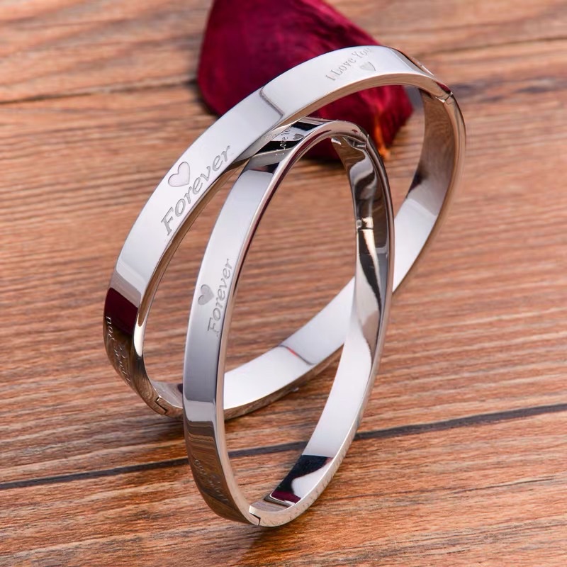 Titanium steel non-fading, light luxury, simple, fashionable, trendy, versatile, retro and cold style bracelet 2 details Picture
