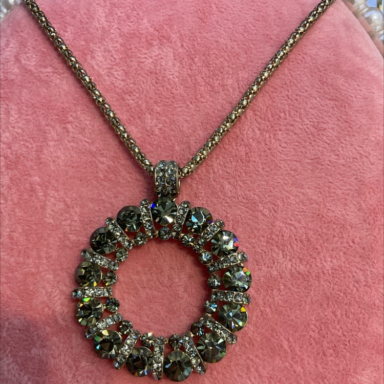 Crystal atmospheric classy necklace