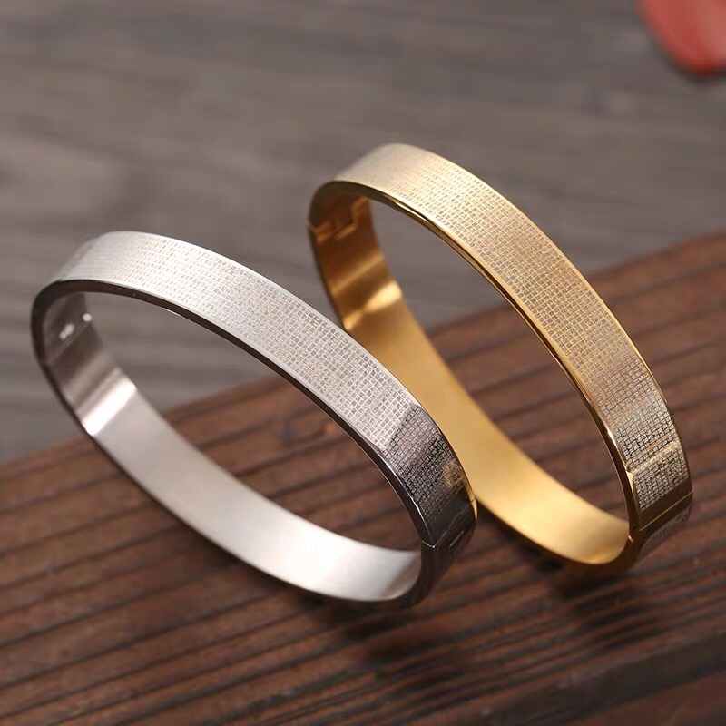 Titanium steel non-fading, light luxury, simple, fashionable, trendy, versatile, retro and cold style bracelet