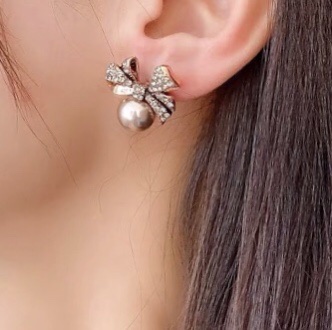 The classic Hong Kong-style Hepburn fashion star's luxurious and stylish earrings are a must-have for banquets Application Scenario