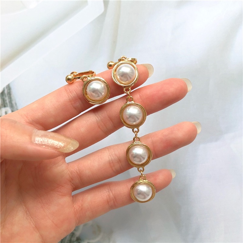 سماعات الأذن اللؤلؤة ذات اللون الأحمر Item Picture