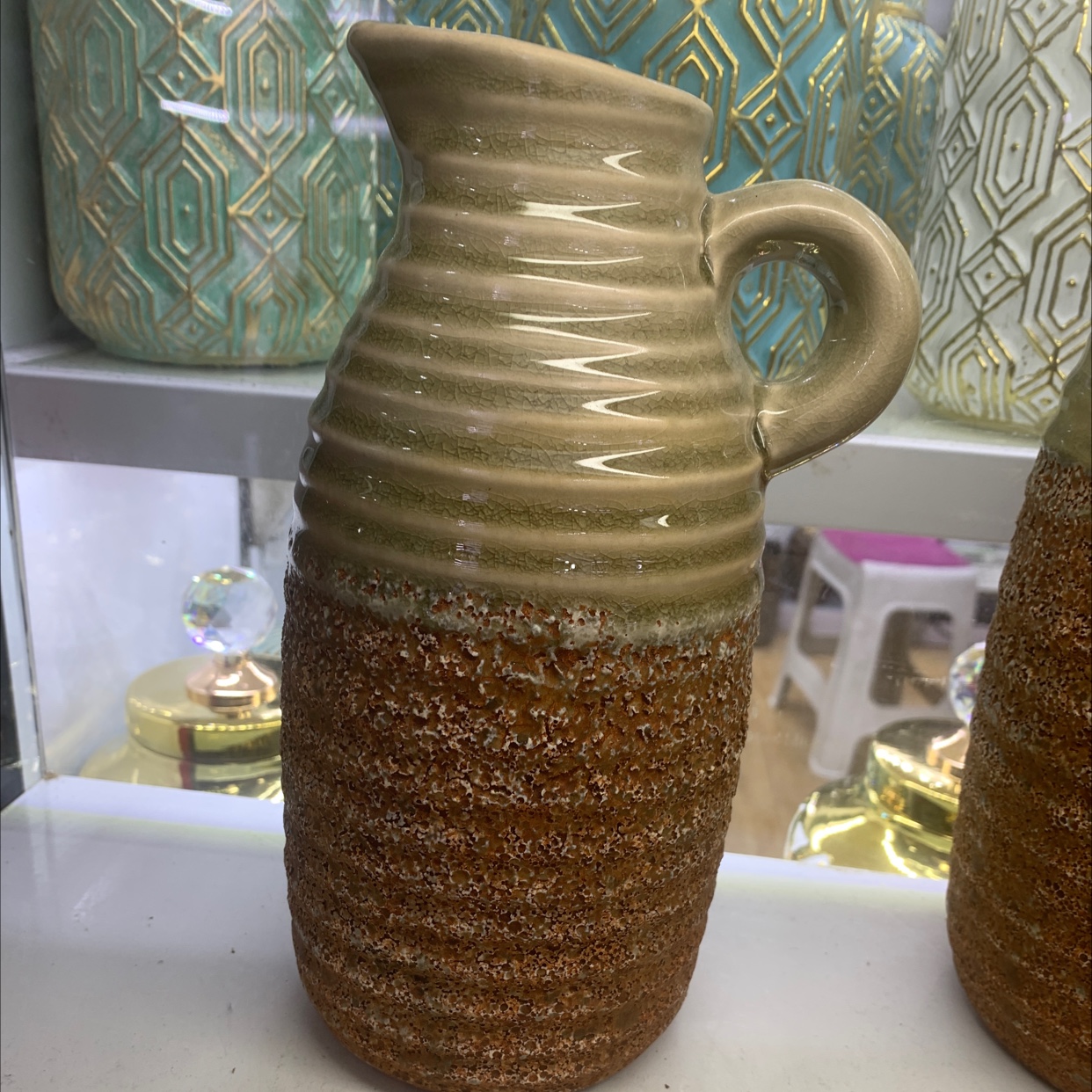 Vase with armrest 9
