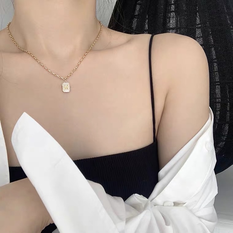 This 14K gold-plated, dazzling, diamond-filled square brand collarbone chain M letter necklace features a simple and niche design for Instagram street style Specification image