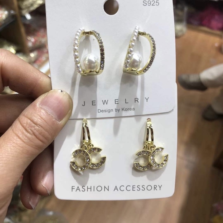 Stud Earrings 172 thumbnail