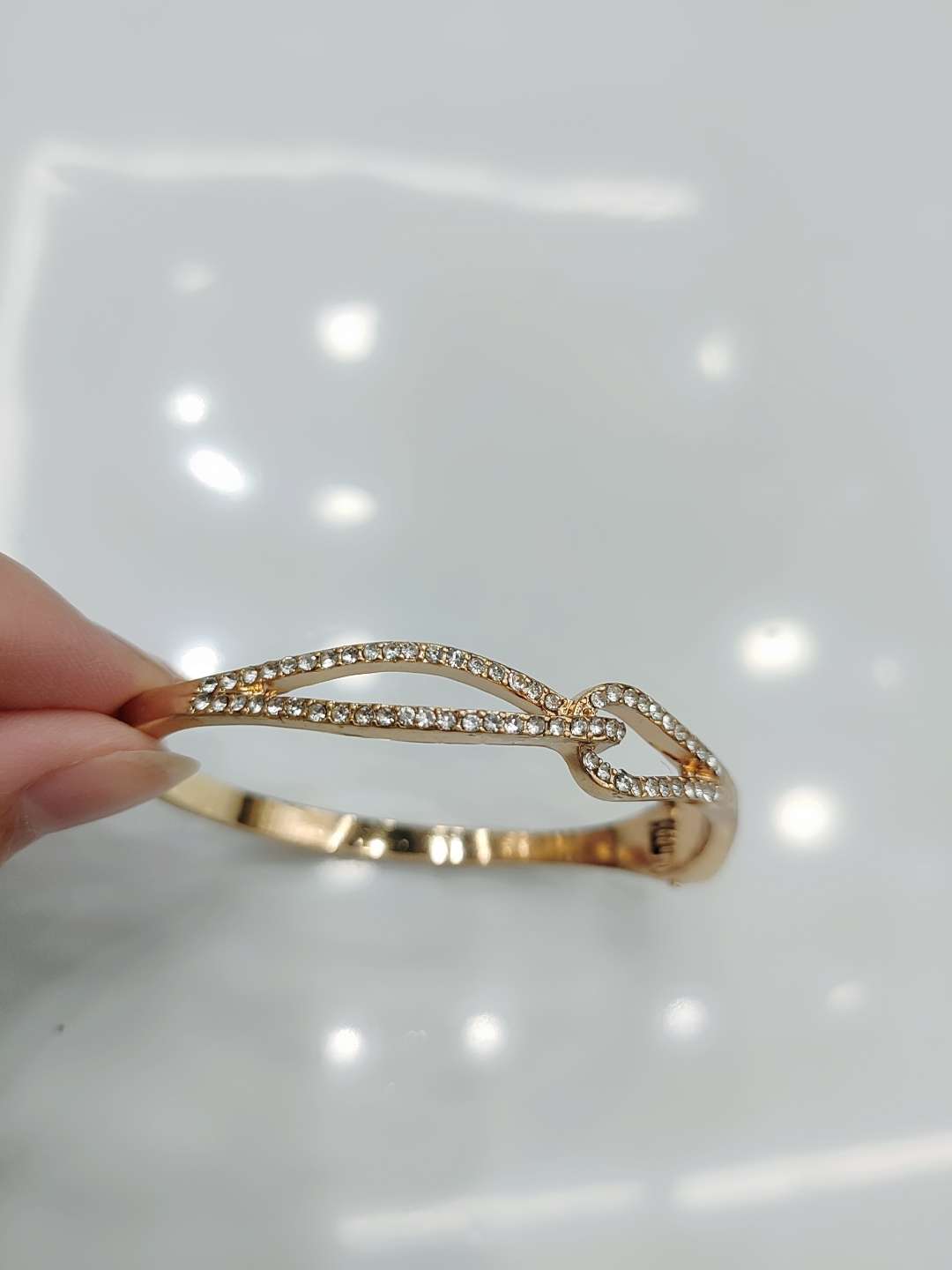 New fashionable and exquisite open-face women's bracelet, street style trendsetter hip-hop alloy wide bracelet accessory, sparkling diamond opening Specification image