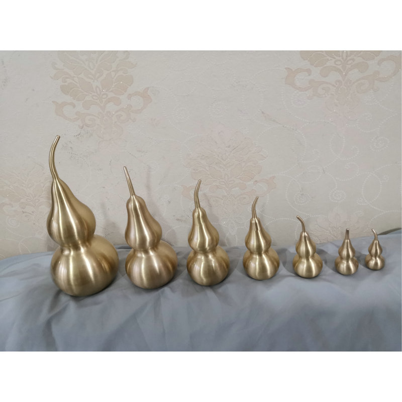 The manufacturer supplies various sizes of copper gourd ornaments, gourd hangers, car hangers, and creative hollow copper gourd hangers Item Picture