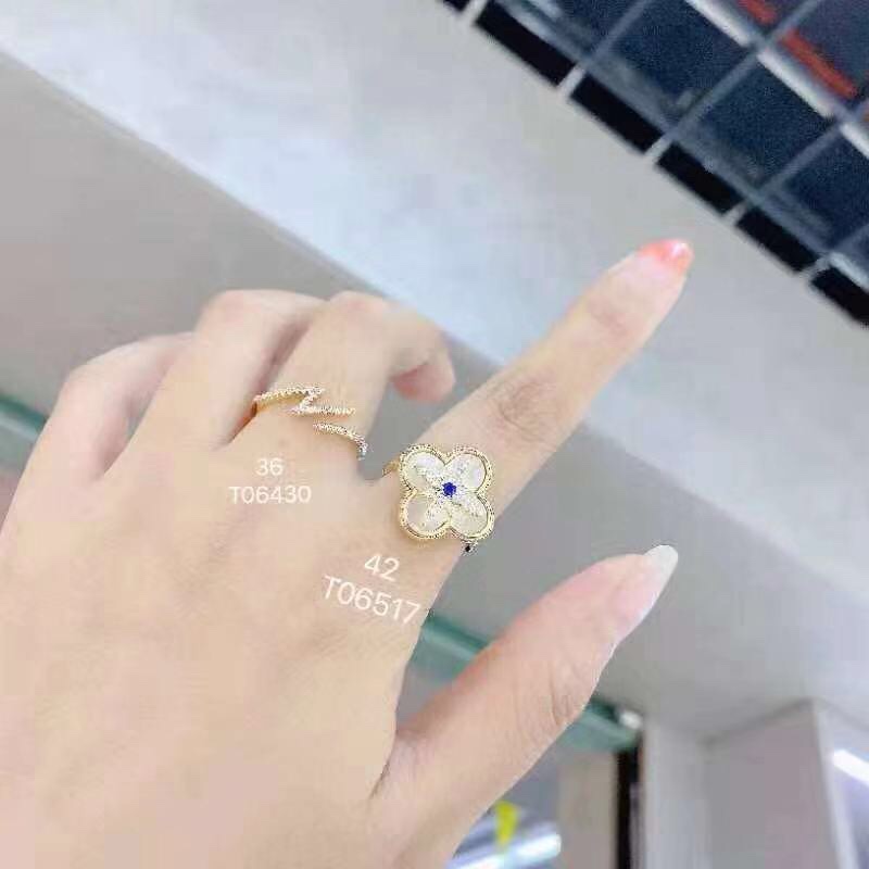 🌤 𝒢 𝑜 𝑜 𝒹 𝑀 𝑜 𝓇 𝓃 𝒾 𝓃 𝑔 ابتسامة عيني، حتى أرى خلابة.ان المزاج السعيد هو من خلال وضع بسيط.صباح الخير ☀