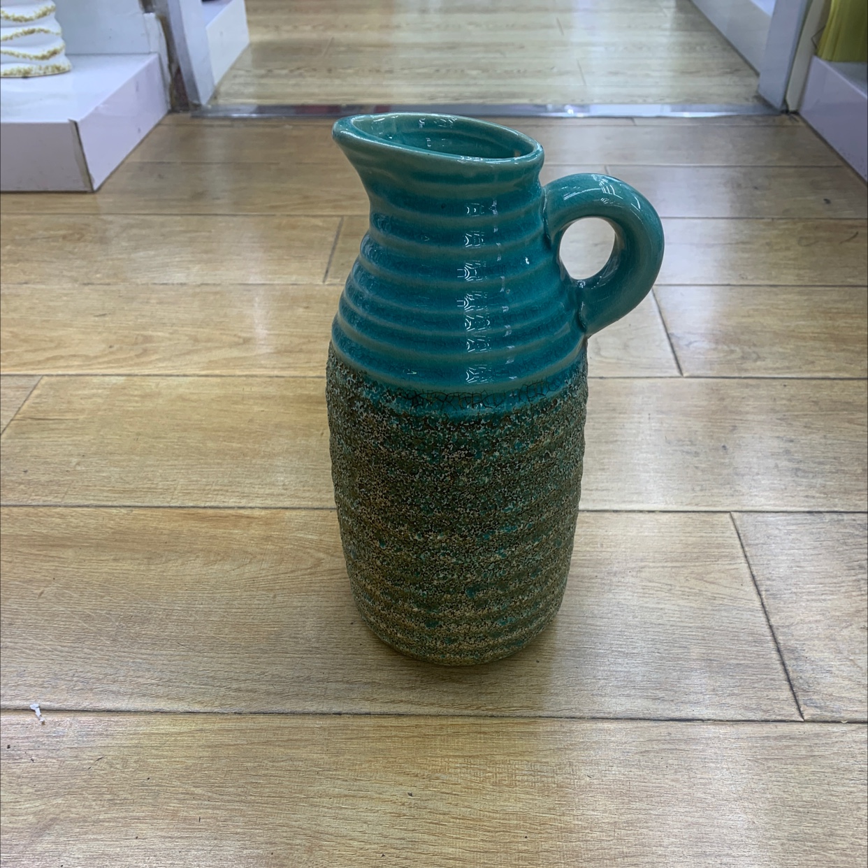 Vase with armrest 6