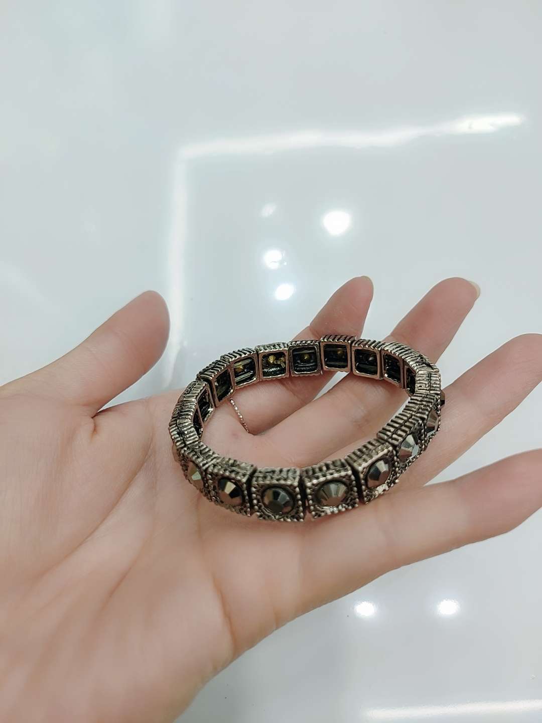 Square retro European and American, simple and retro, individual, light luxury and high-end feel, K-diamond bracelet, women's Instagram trendy, cold style dinner accessories Specification image