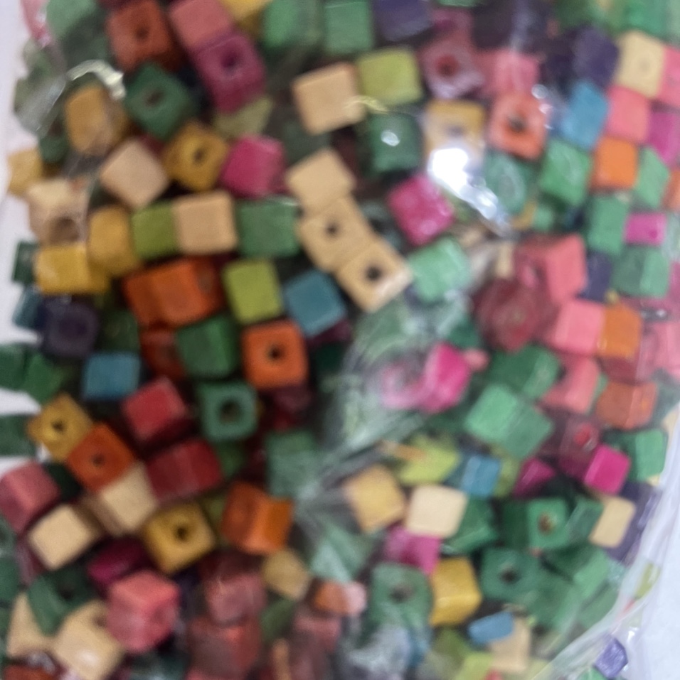 Handy wooden bead