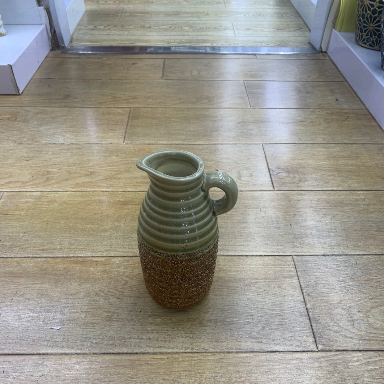 Vase with armrest 8