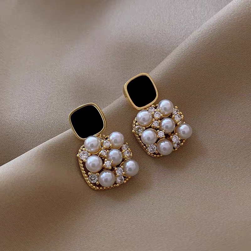 Hong Kong-style stylish design, sweet and girlish, fashionable and versatile stud earrings