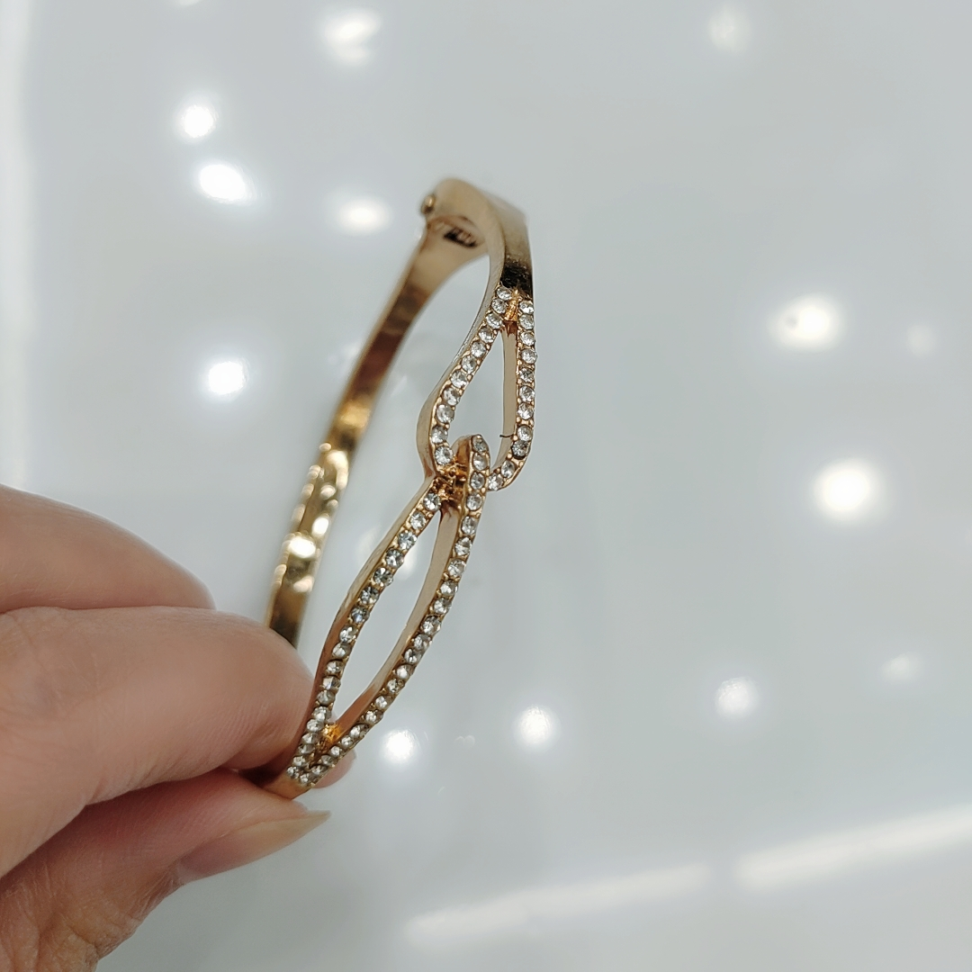 New fashionable and exquisite open-face women's bracelet, street style trendsetter hip-hop alloy wide bracelet accessory, sparkling diamond opening