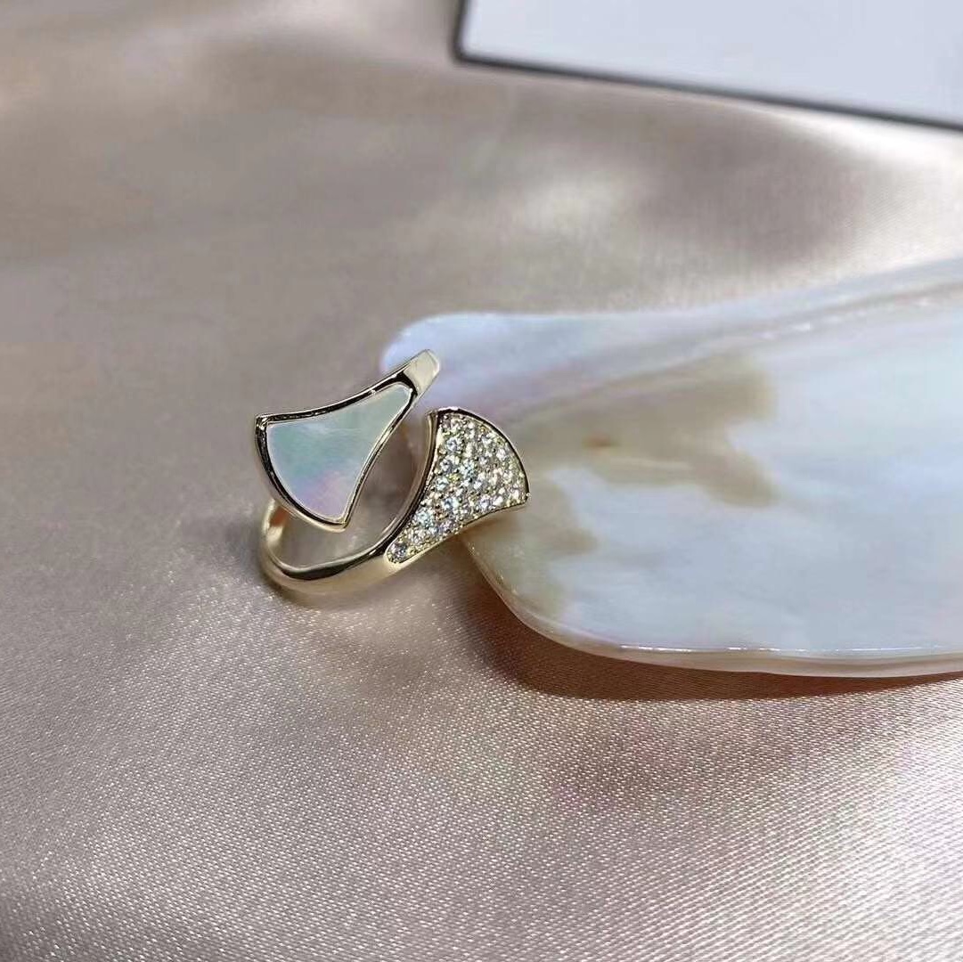 🌤 𝒢 𝑜 𝑜 𝒹 𝑀 𝑜 𝓇 𝓃 𝒾 𝓃 𝑔 ابتسامة عيني، حتى أرى خلابة.ان المزاج السعيد هو من خلال وضع بسيط.صباح الخير ☀