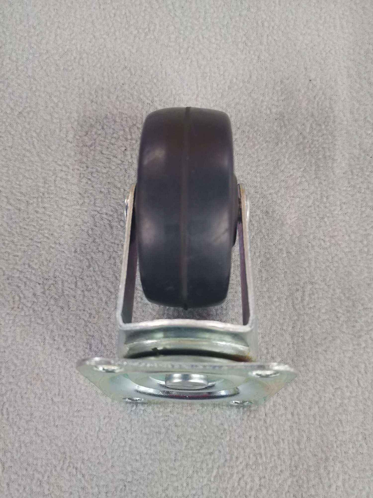 2.5-inch black rubber swivel wheels Item Picture
