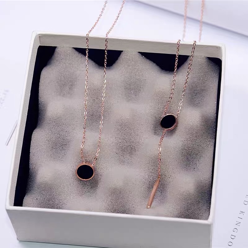 Elegant pendant titanium steel necklace, women's light luxury niche collarbone chain, personalized accessory 10 Application Scenario