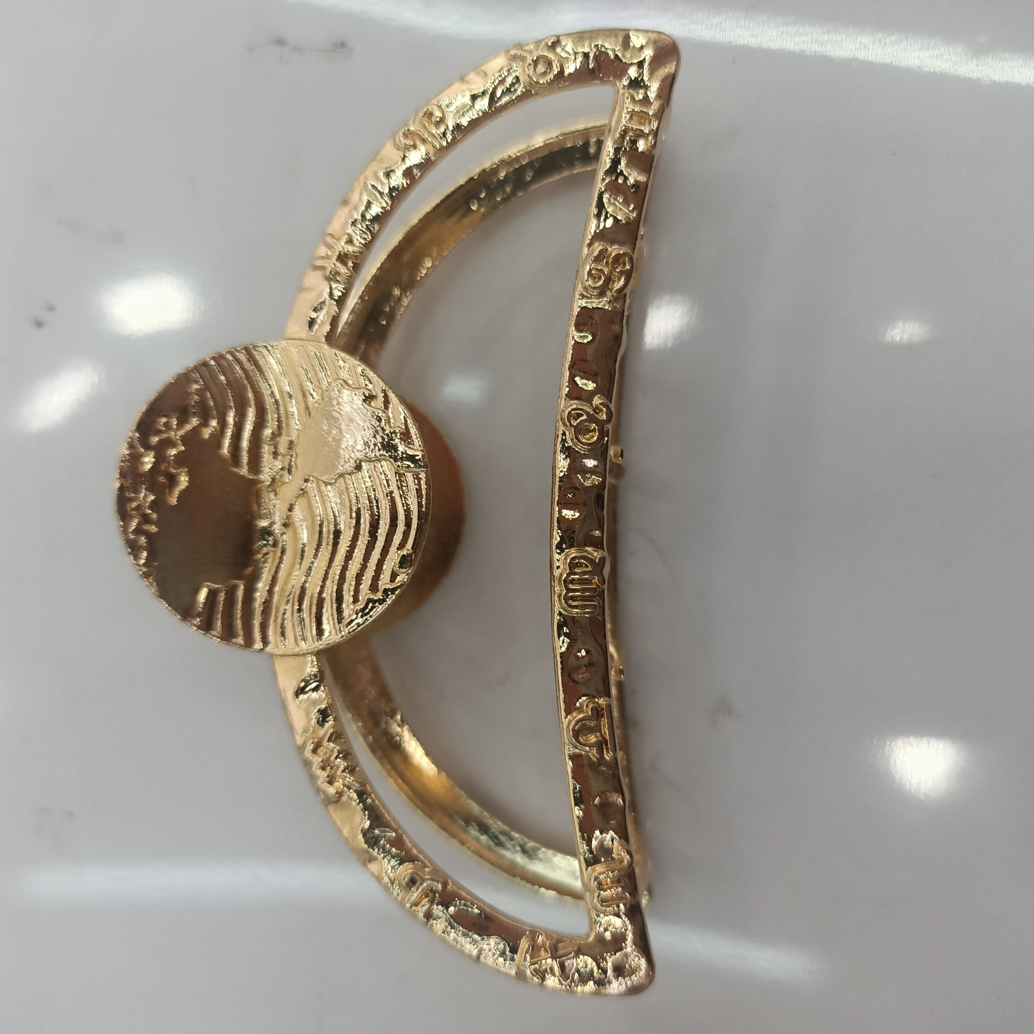 Round half round claw