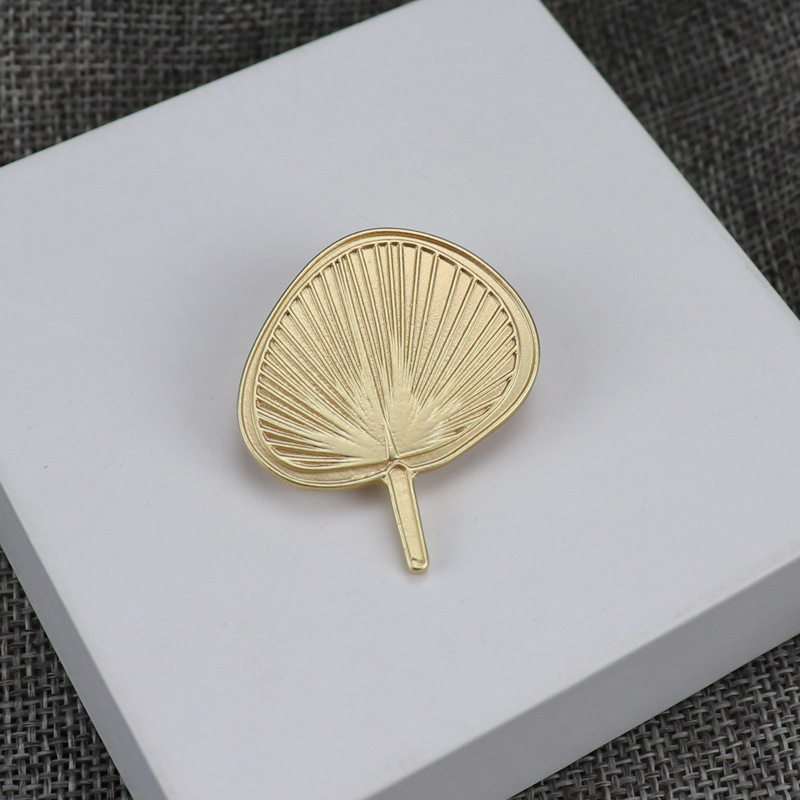 Designer's works: palm-leaf fan brooches, fan corsages, clothing accessories, brooches and ornaments Specification image