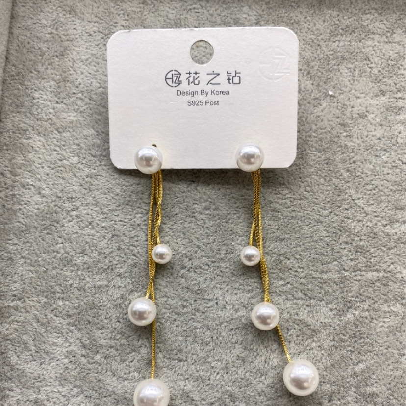Pearl hook earrings from Dongdaemun, Korea