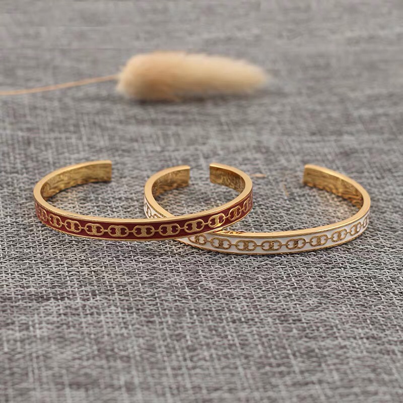 The new titanium steel jewelry item is selling well - the oil-dripping stainless steel bracelet for women