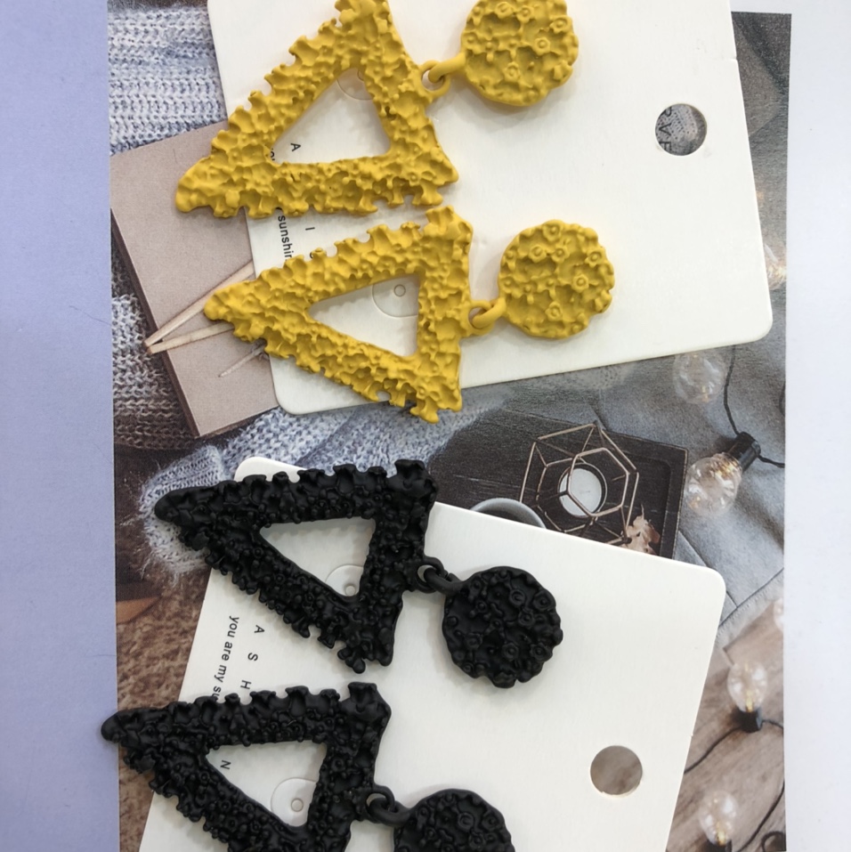 网络网红同款时尚潮流休闲合金三角金属泳黑色、土黄色工艺品女