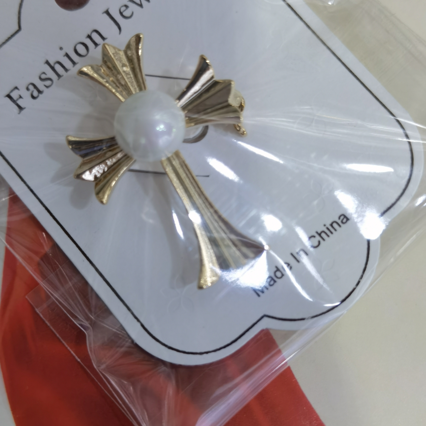 十字架仿珍珠胸针