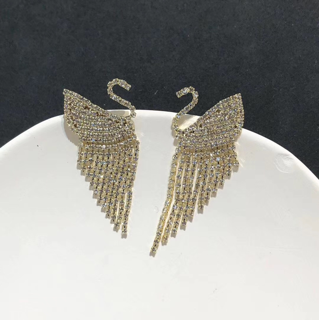 Swan stud earrings, elegant and feminine, versatile design sense, niche and trendy Hong Kong-style simple small earlobes, suitable earrings 1 Specification image