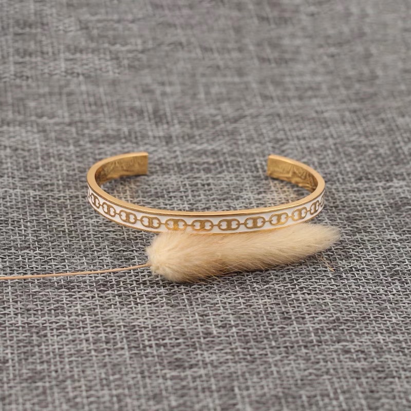 The new titanium steel jewelry item is selling well - the oil-dripping stainless steel bracelet for women Application Scenario