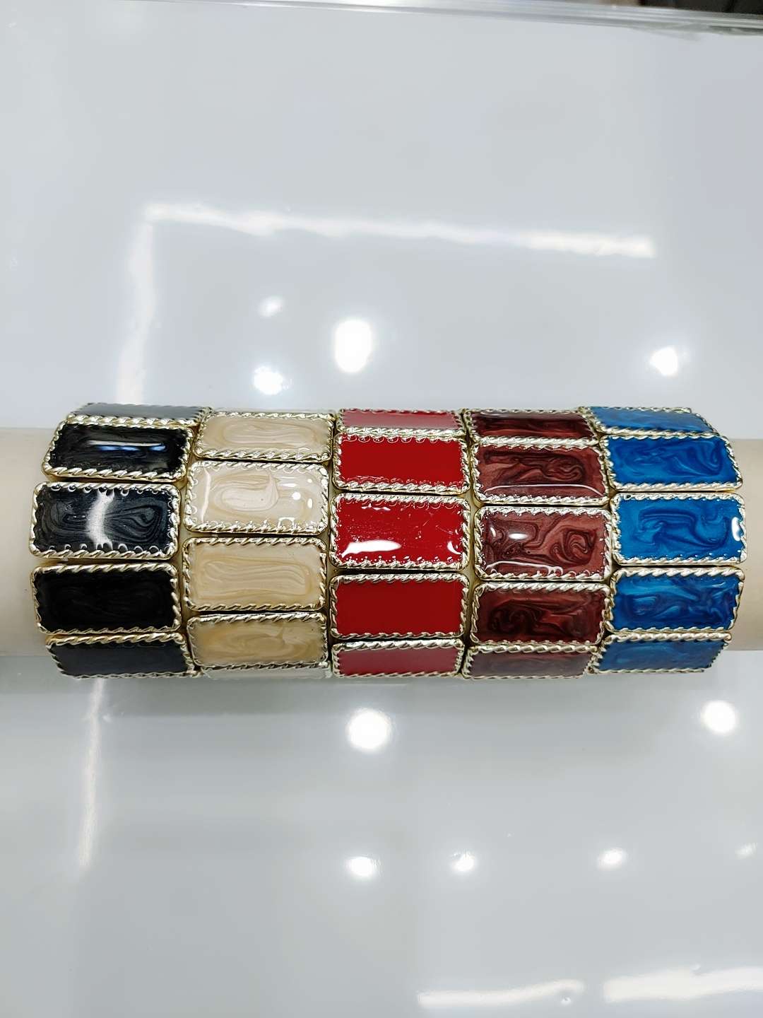 The new and popular CCB bracelet, a versatile European and American accessory, is simple and fashionable. It's a trendy bracelet details Picture