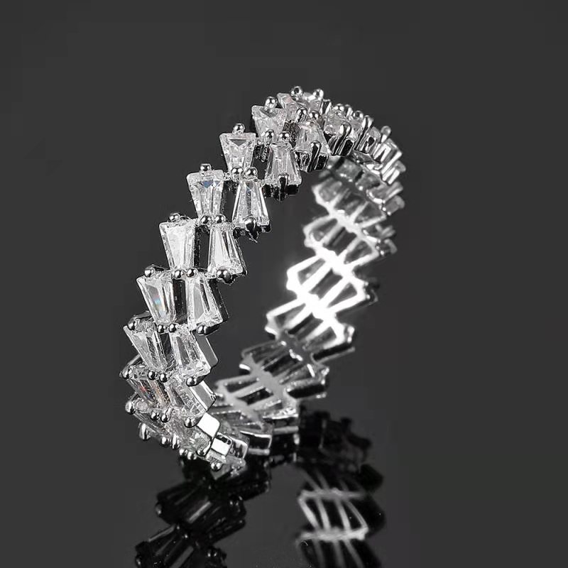 White full circle zircon explosive explosive ring