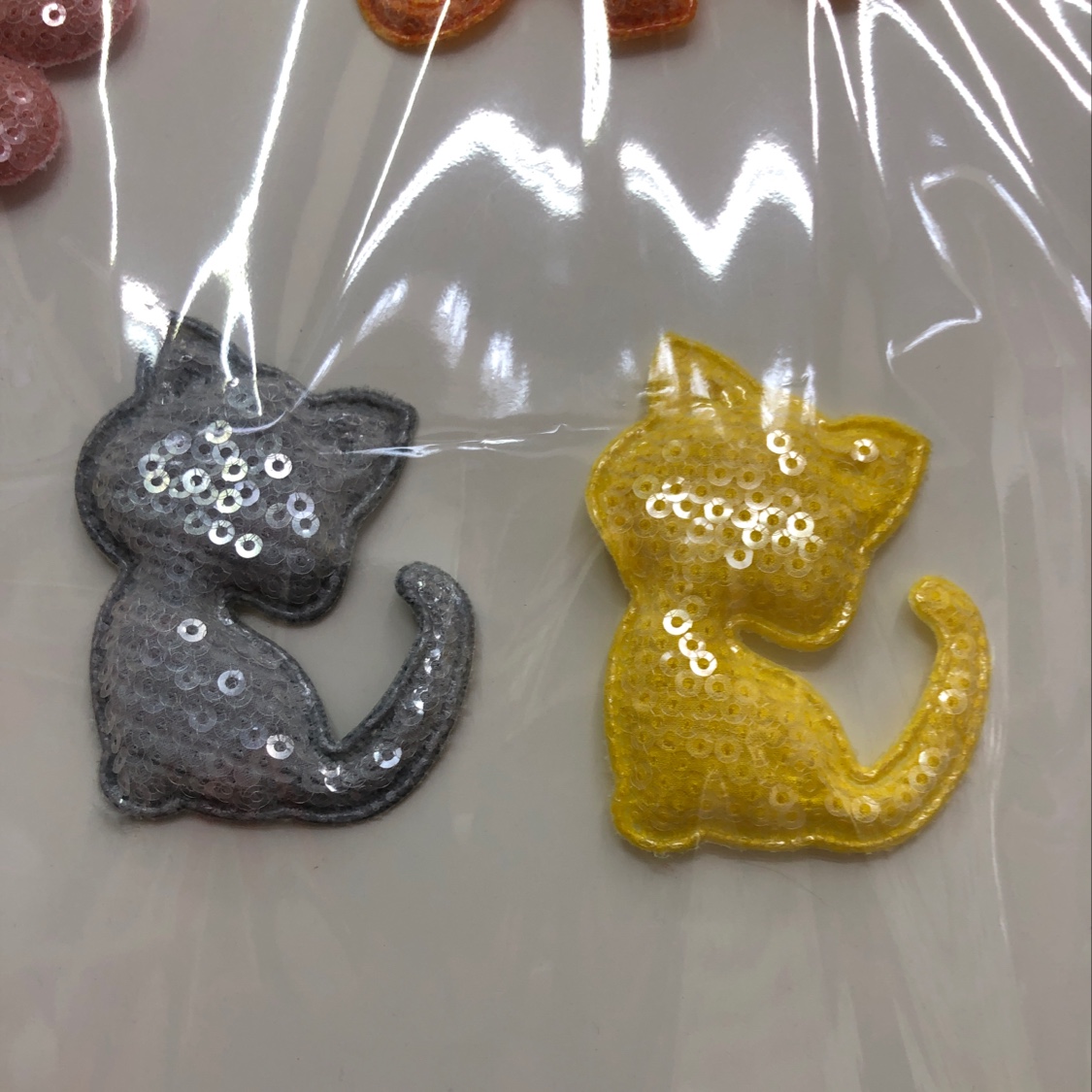 Long-tailed cat detail image 1