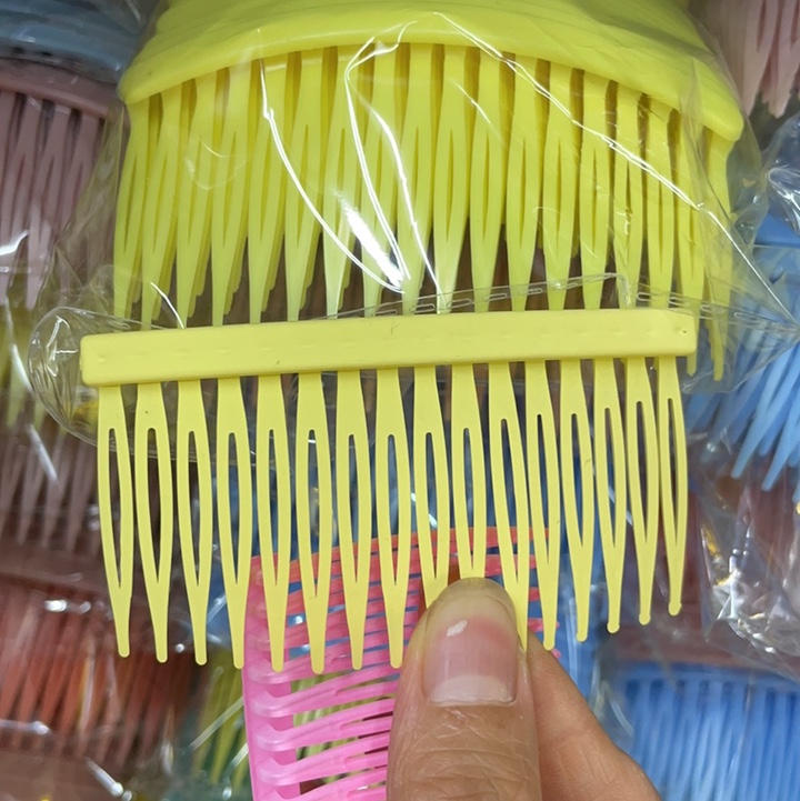 Candy 18-tooth hair comb
