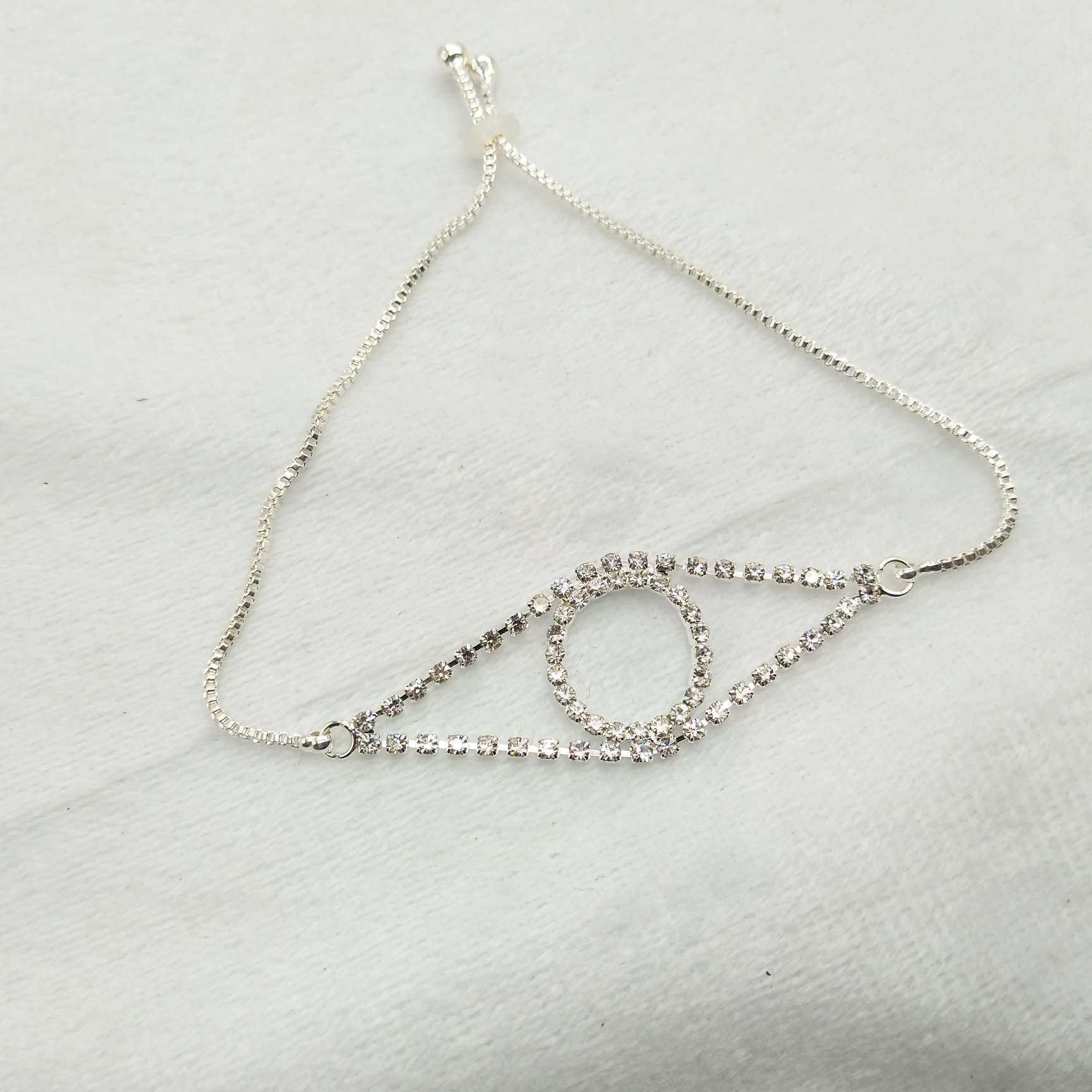 The 2021 new full-diamond bracelet is a popular accessory and adjustable bracelet details Picture