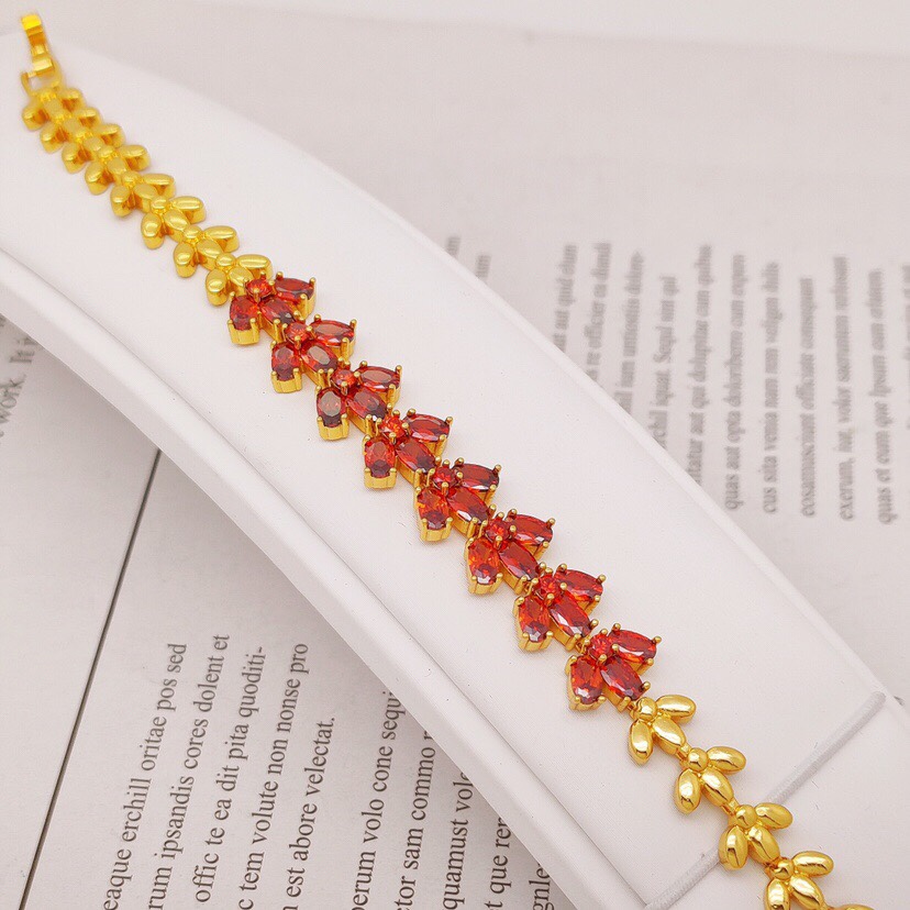 Red zircon bracelet in the middle