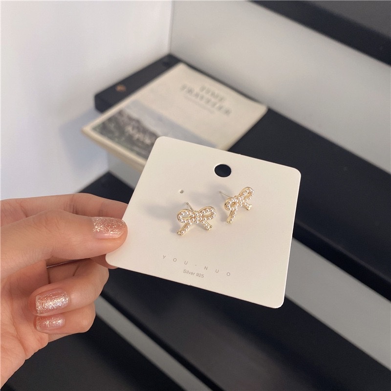 اليد الصغيرة الماهرة تشبه قرط الفراشة اللؤلؤة Specification image
