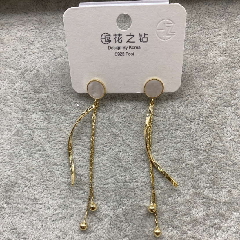 Simple earrings from Dongdaemun, South Korea