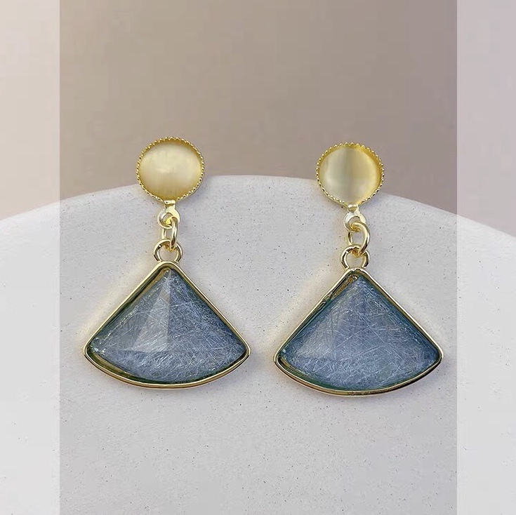 South Korea Dongdaemun advanced sense light luxury niche design fan-shaped earrings
