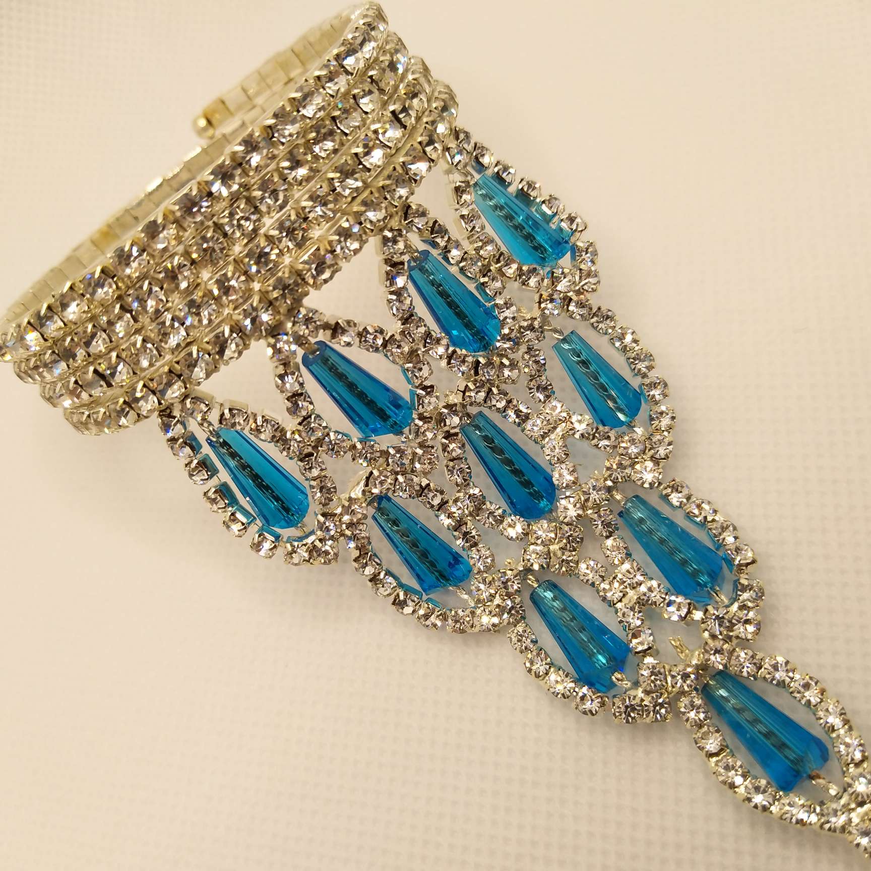 Direct sales of 2021 new full-diamond bracelet for cross-border hand back chains Specification image