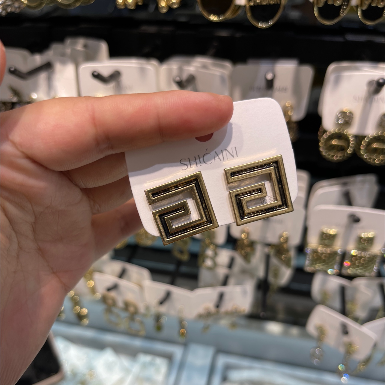 Casual earrings thumbnail