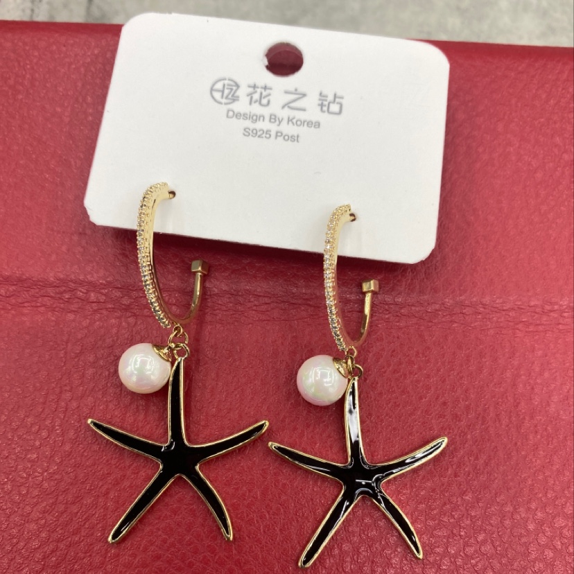 Starfish earrings from Dongdaemun, South Korea